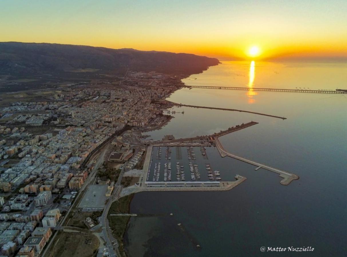 Hotel Marina Del Gargano Houseboat Manfredonia Exterior foto