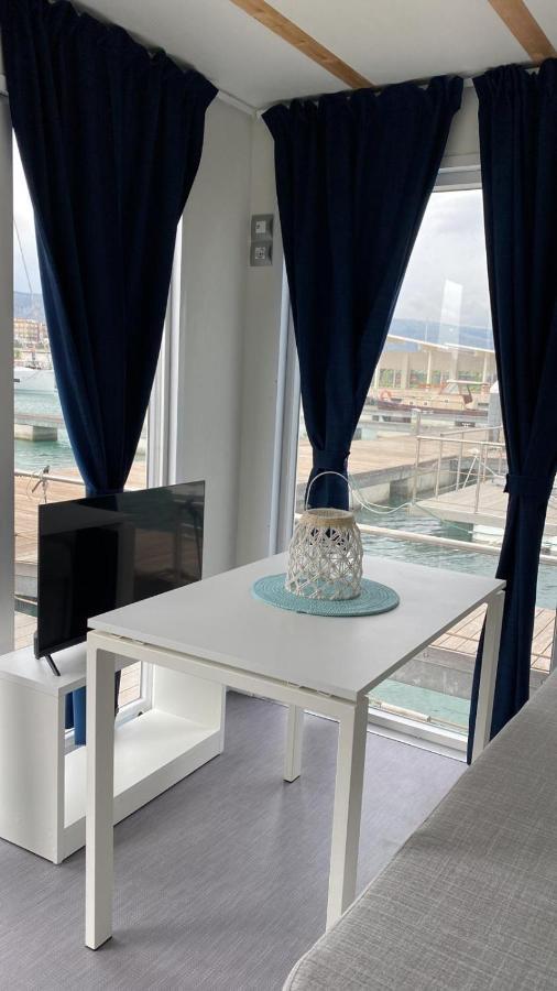 Hotel Marina Del Gargano Houseboat Manfredonia Exterior foto