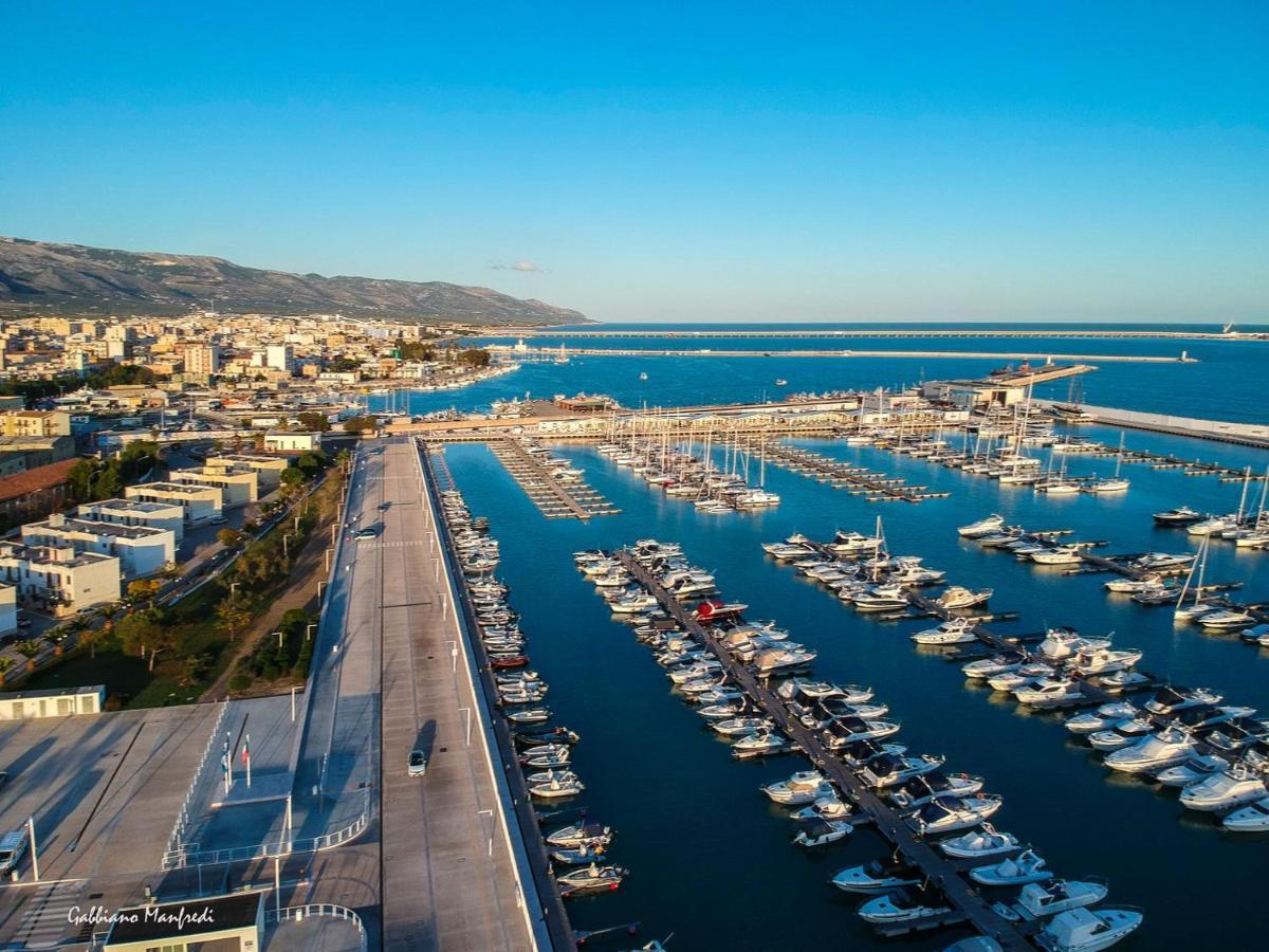 Hotel Marina Del Gargano Houseboat Manfredonia Exterior foto