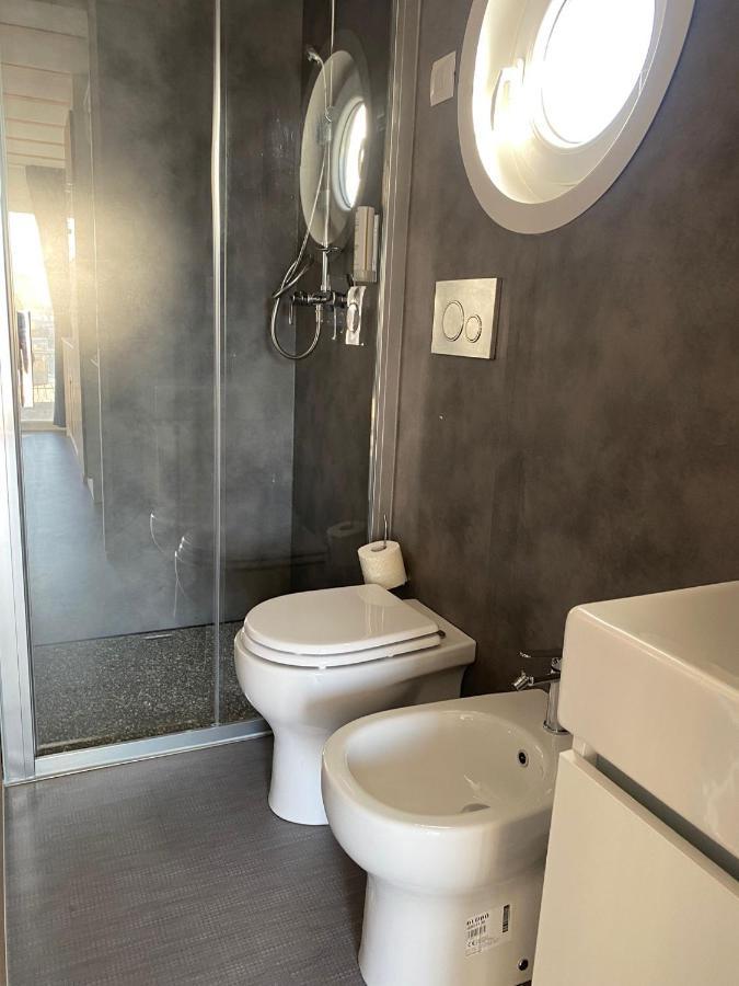 Hotel Marina Del Gargano Houseboat Manfredonia Exterior foto