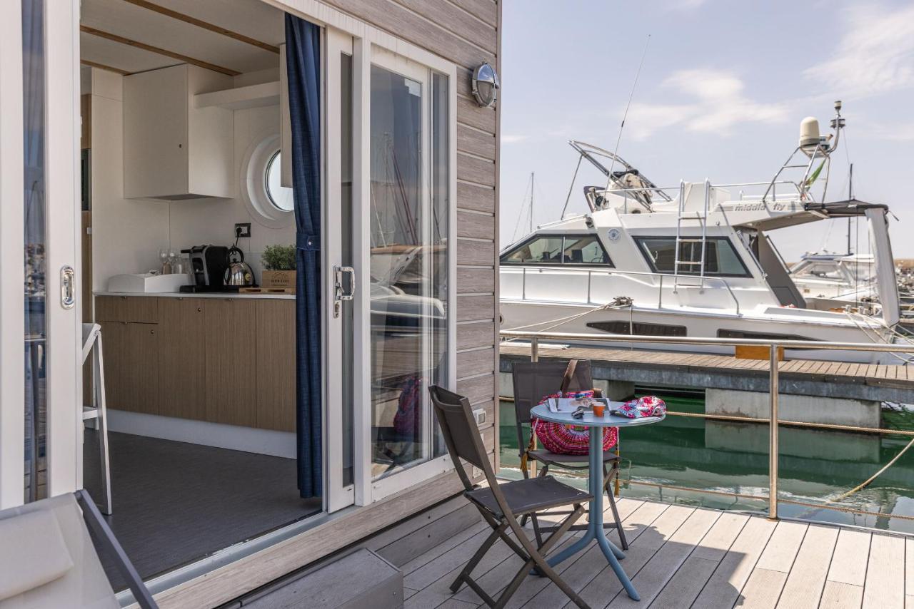 Hotel Marina Del Gargano Houseboat Manfredonia Exterior foto