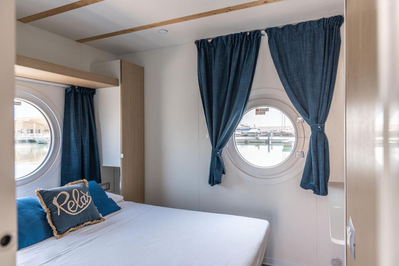 Hotel Marina Del Gargano Houseboat Manfredonia Exterior foto