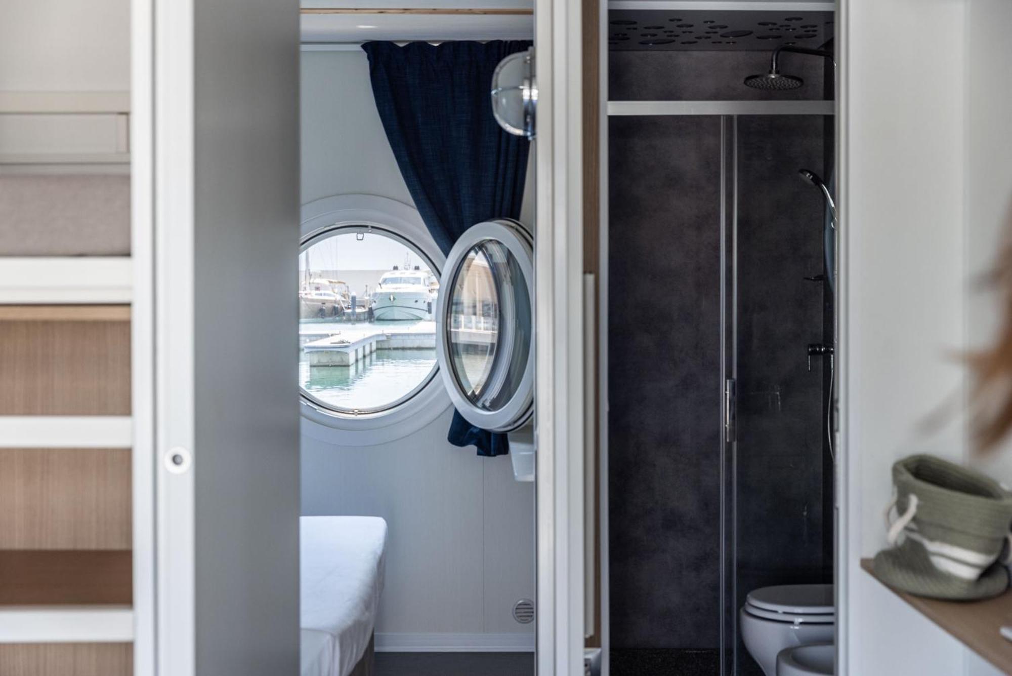 Hotel Marina Del Gargano Houseboat Manfredonia Exterior foto