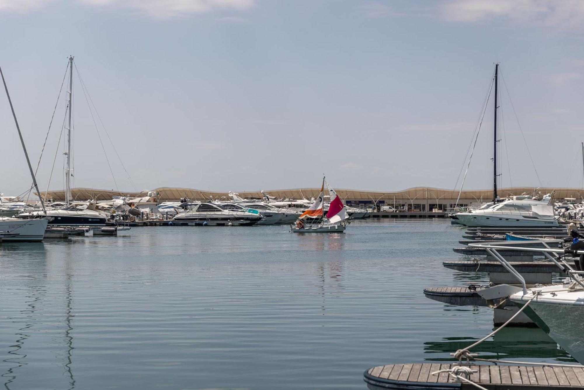 Hotel Marina Del Gargano Houseboat Manfredonia Exterior foto