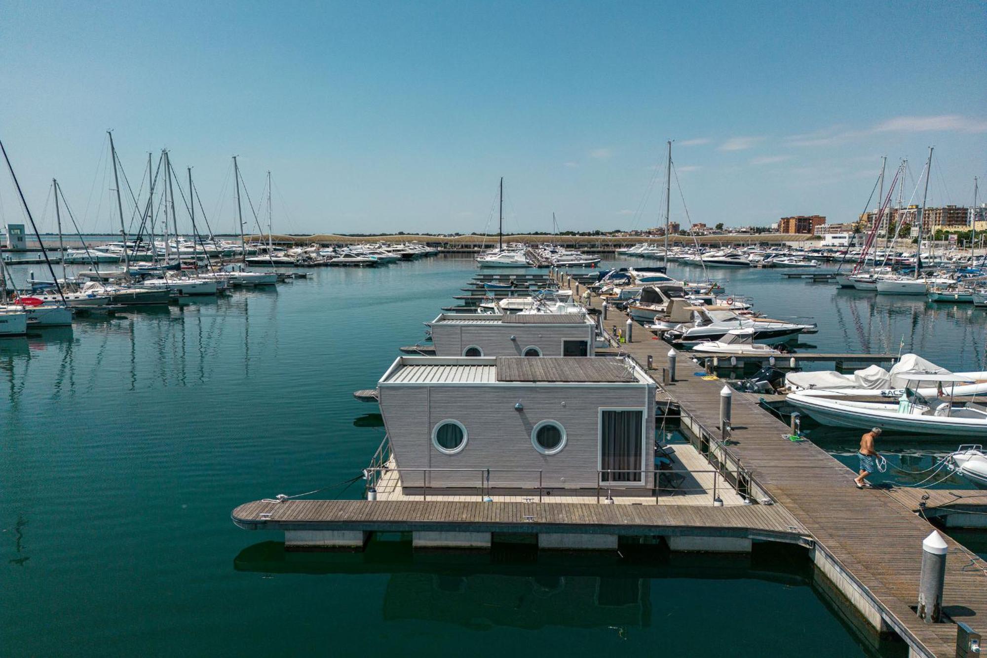 Hotel Marina Del Gargano Houseboat Manfredonia Exterior foto