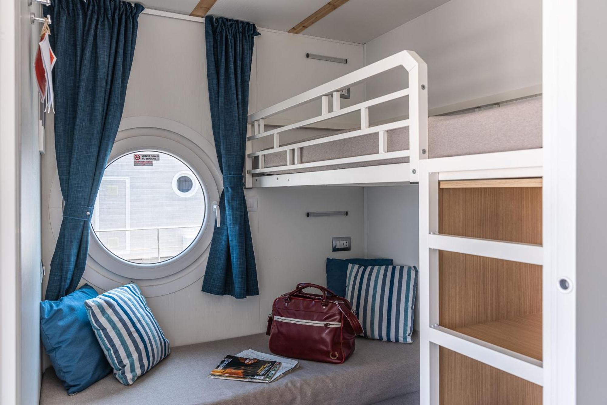 Hotel Marina Del Gargano Houseboat Manfredonia Exterior foto
