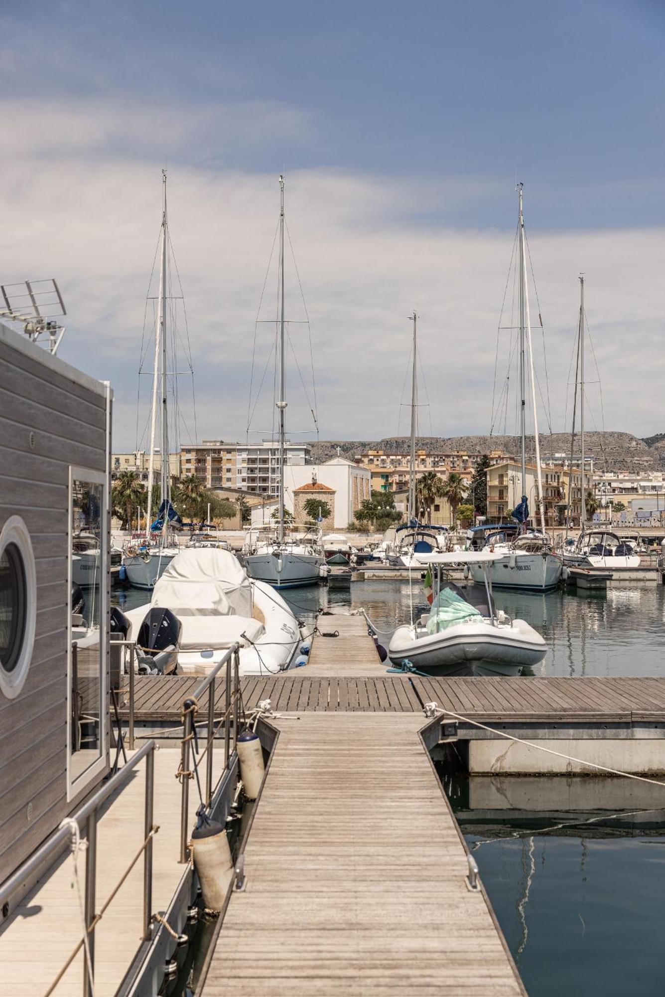 Hotel Marina Del Gargano Houseboat Manfredonia Exterior foto