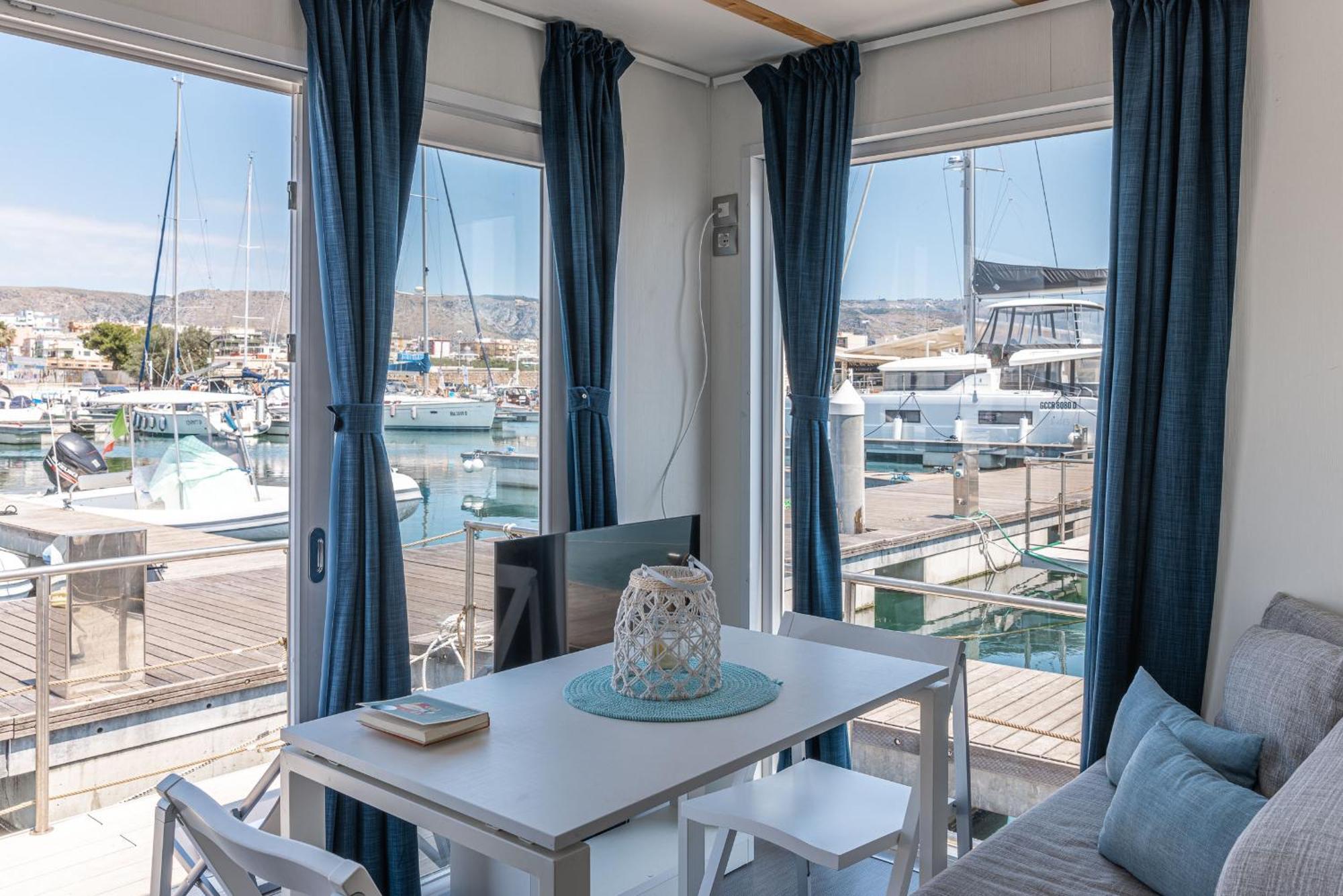 Hotel Marina Del Gargano Houseboat Manfredonia Exterior foto