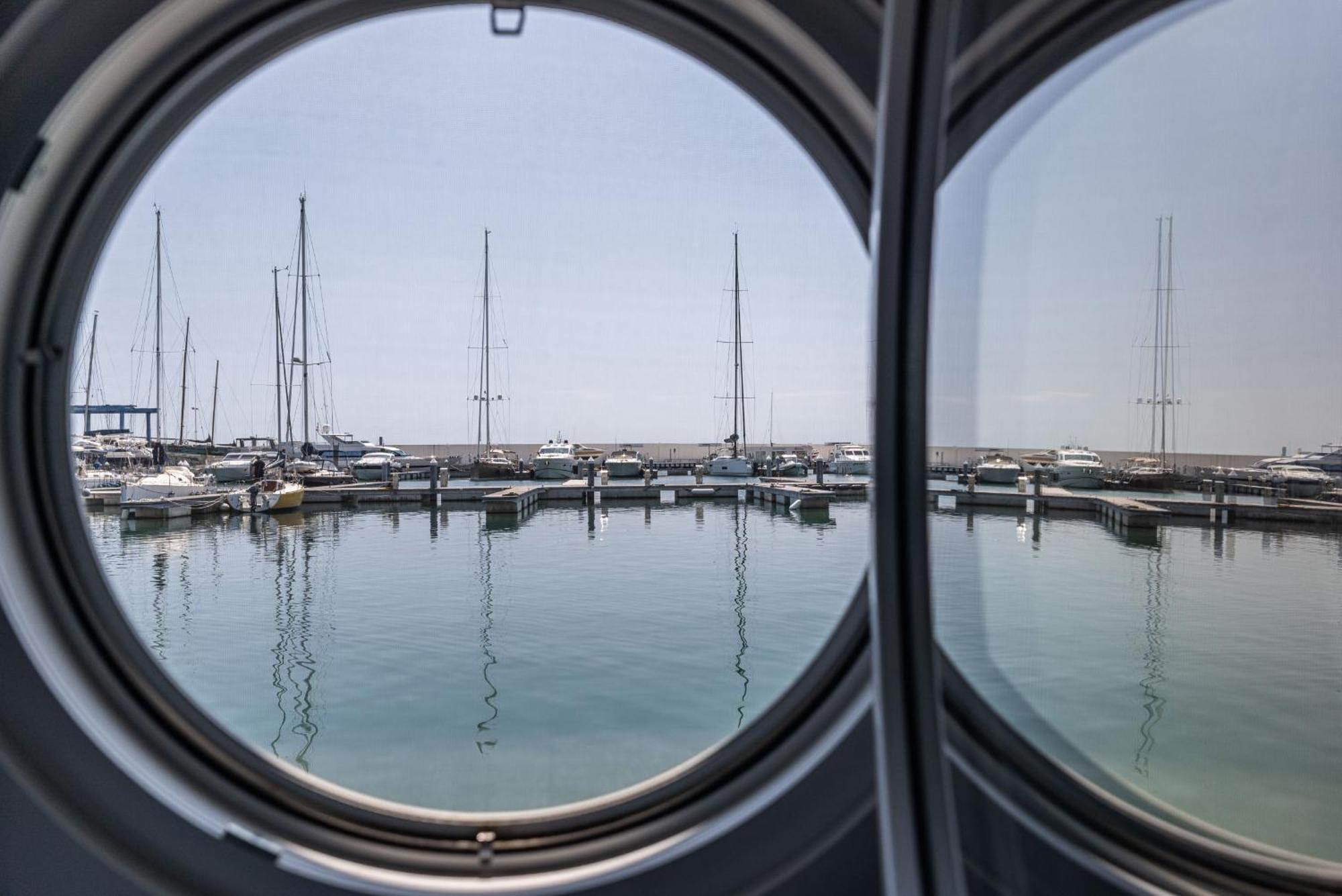 Hotel Marina Del Gargano Houseboat Manfredonia Exterior foto