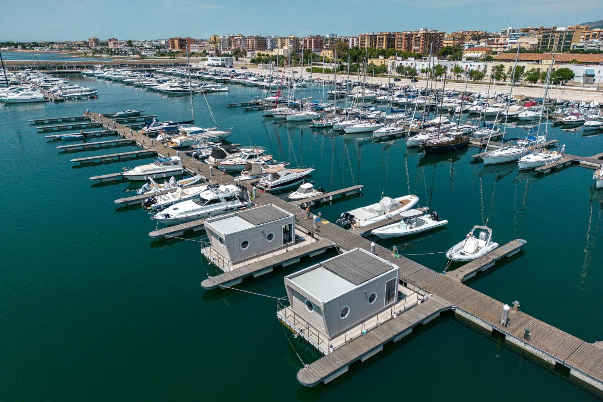 Hotel Marina Del Gargano Houseboat Manfredonia Exterior foto