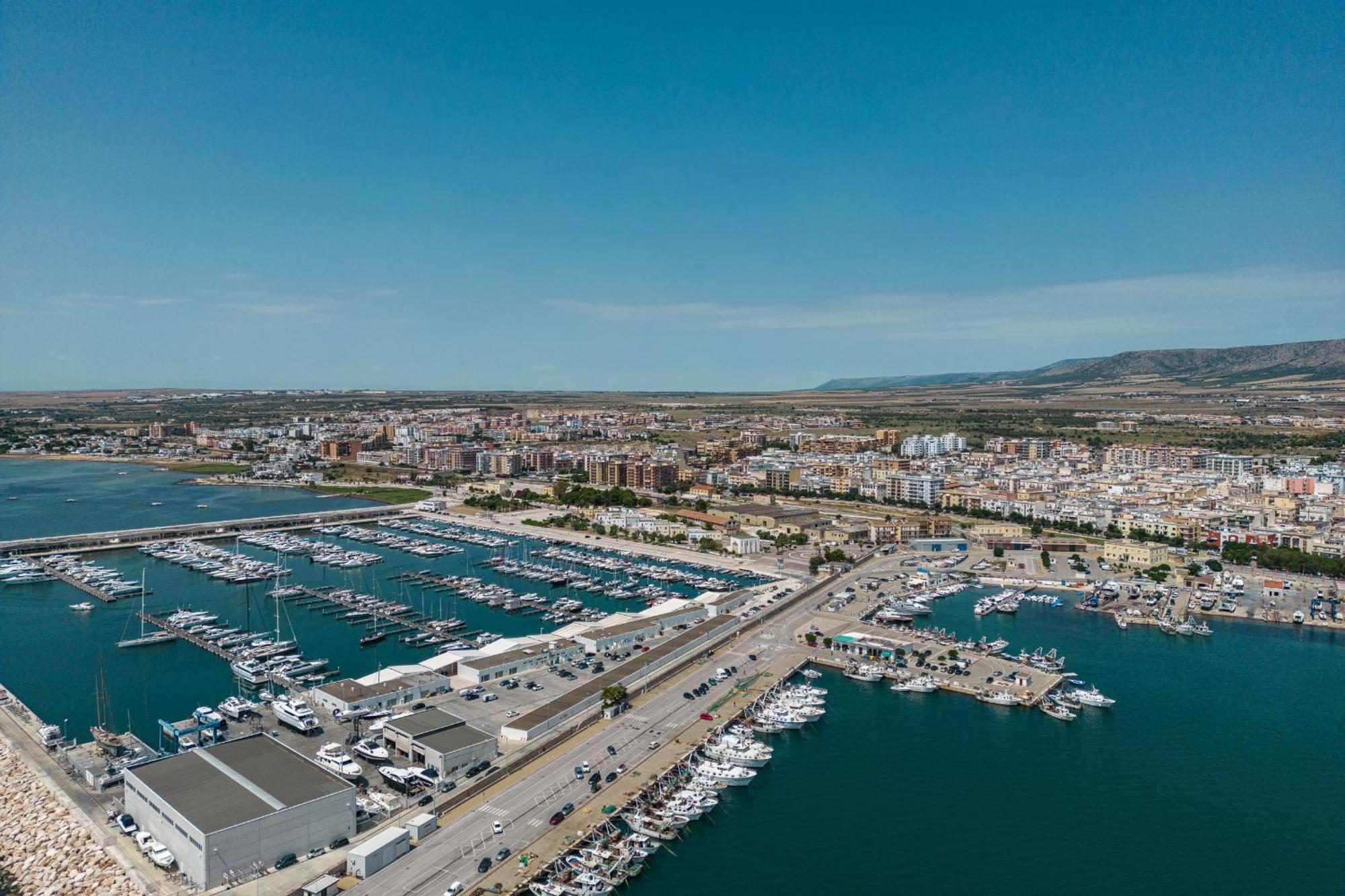 Hotel Marina Del Gargano Houseboat Manfredonia Exterior foto