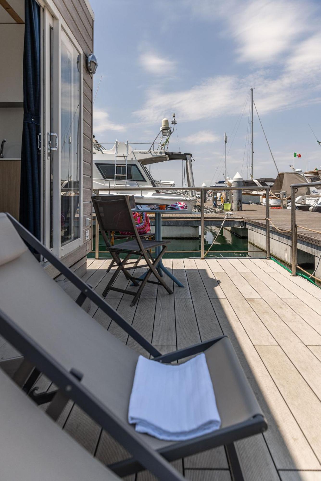 Hotel Marina Del Gargano Houseboat Manfredonia Exterior foto