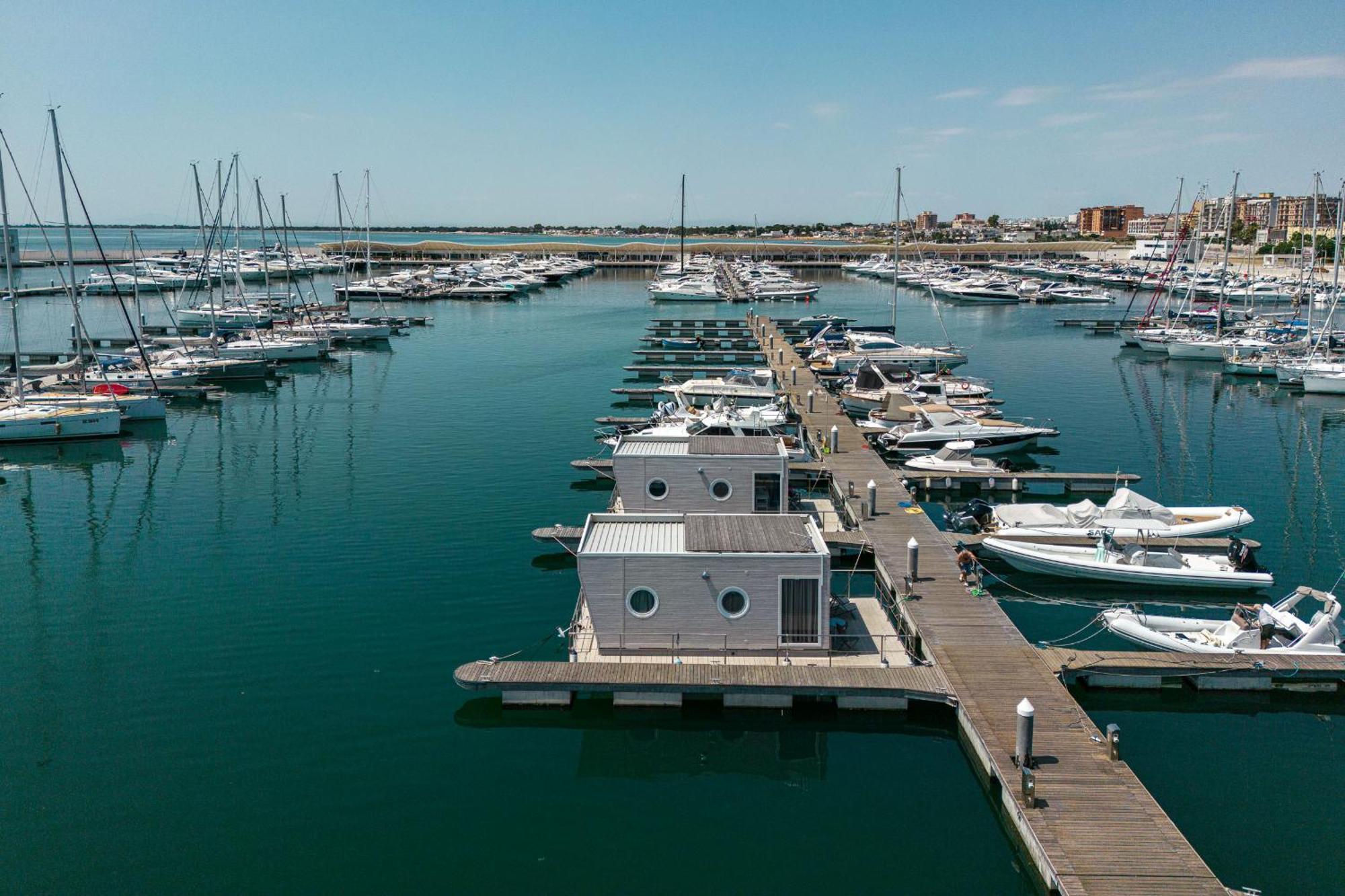 Hotel Marina Del Gargano Houseboat Manfredonia Exterior foto