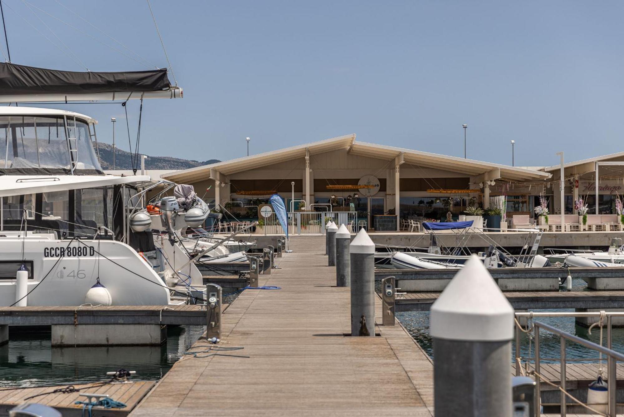 Hotel Marina Del Gargano Houseboat Manfredonia Exterior foto