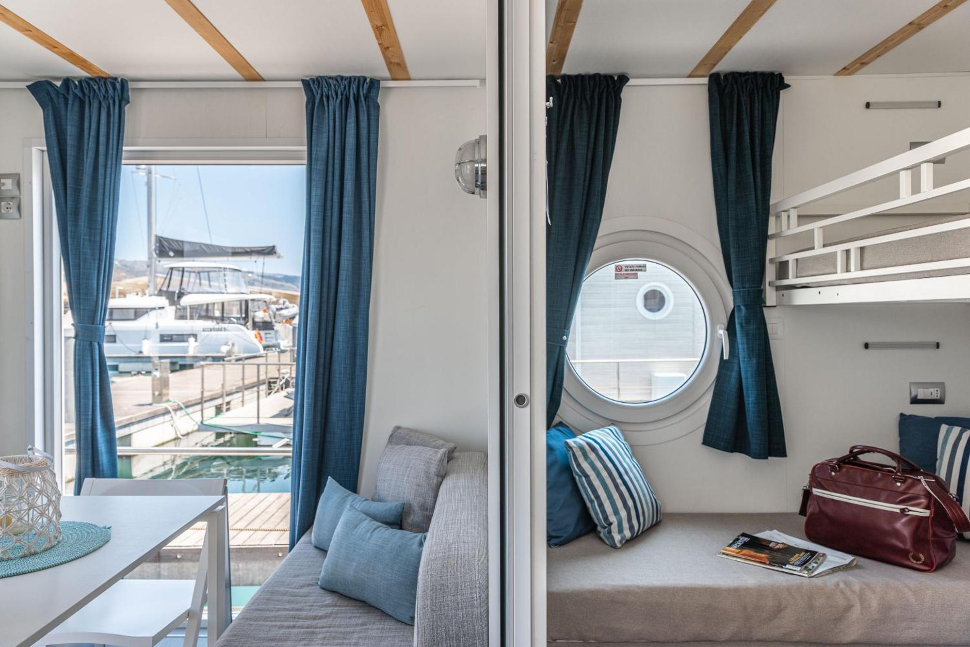 Hotel Marina Del Gargano Houseboat Manfredonia Exterior foto